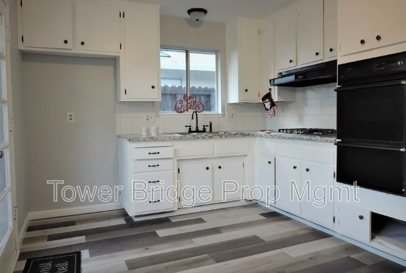 10666 Van Stralen Way - Photo 7 of 18