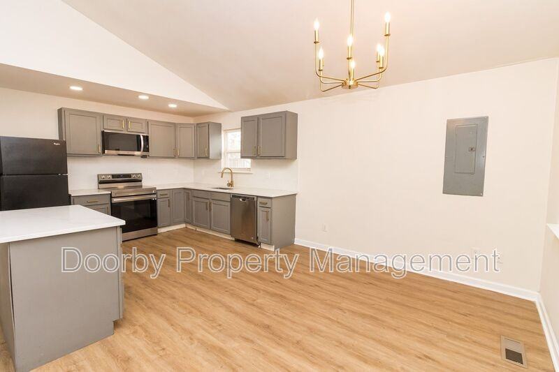 2310 Cushman St - Photo 3 of 20