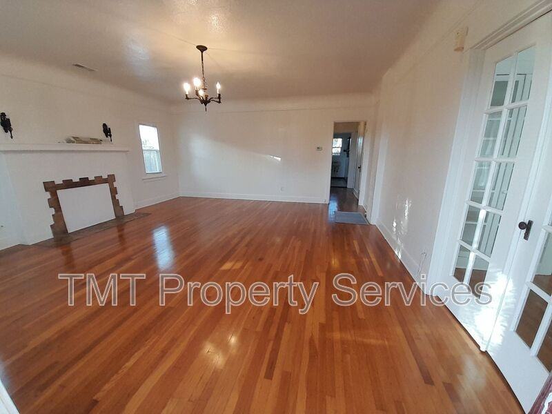 619 E Cook St - Photo 2 of 20