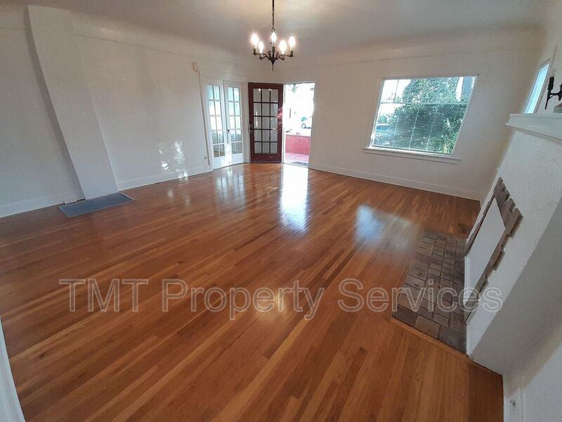 619 E Cook St - Photo 3 of 20