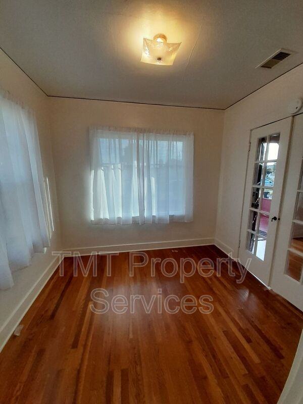 619 E Cook St - Photo 7 of 20