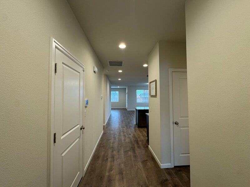 5012 49th Ave Ne - Photo 2 of 27