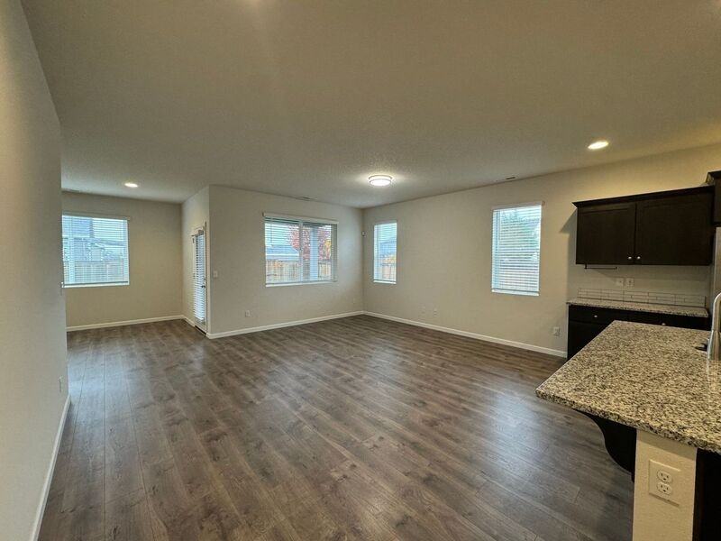 5012 49th Ave Ne - Photo 7 of 27