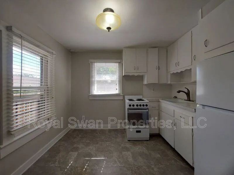 726 1/2 Mississippi Ave - Photo 4 of 14
