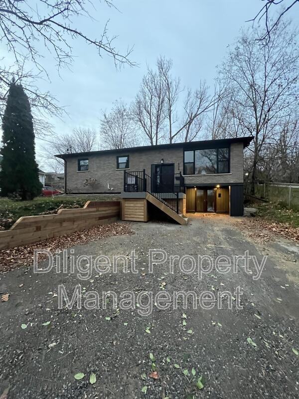 438 Bellevue St - Photo 2 of 47
