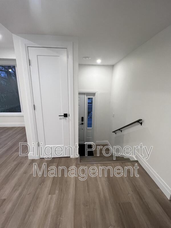 438 Bellevue St - Photo 3 of 47
