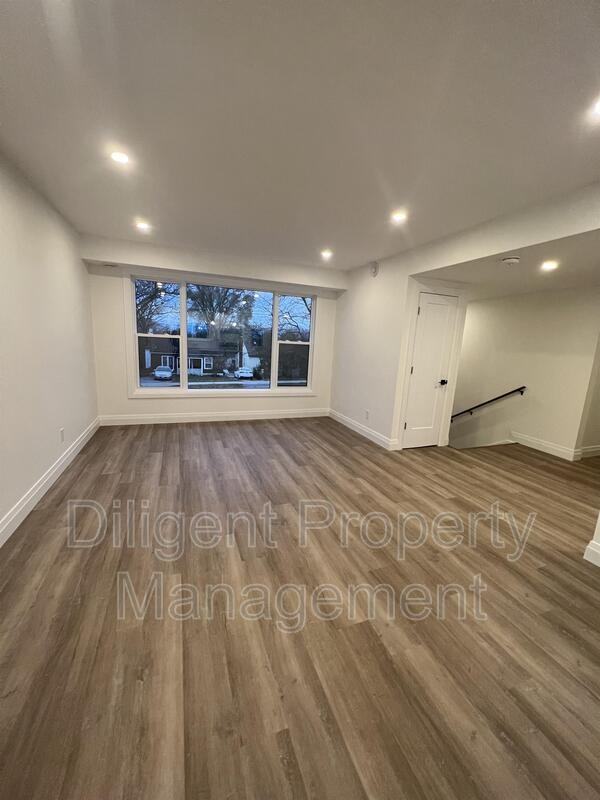 438 Bellevue St - Photo 7 of 47