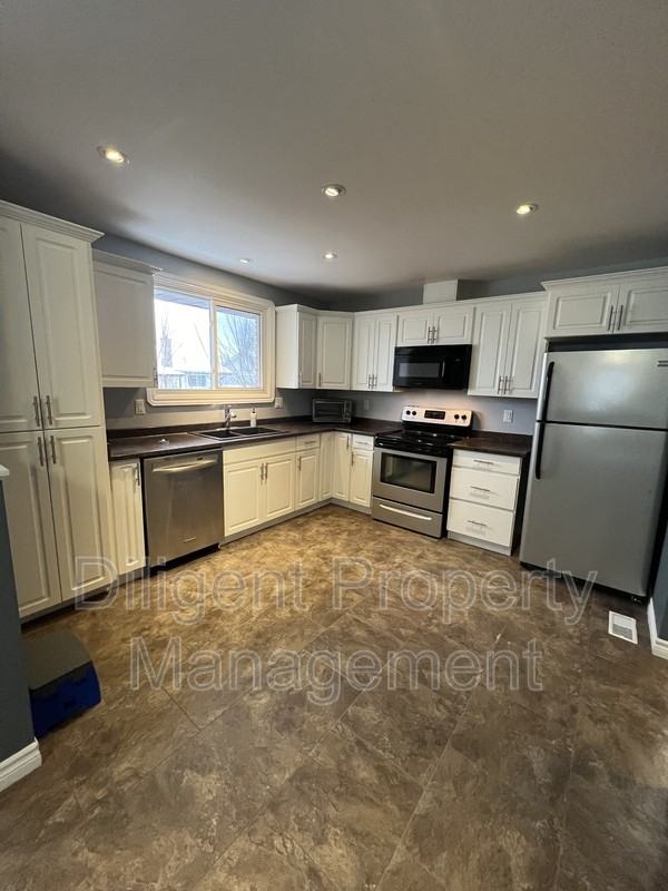 596 Garside Dr #1 - Photo 3 of 37