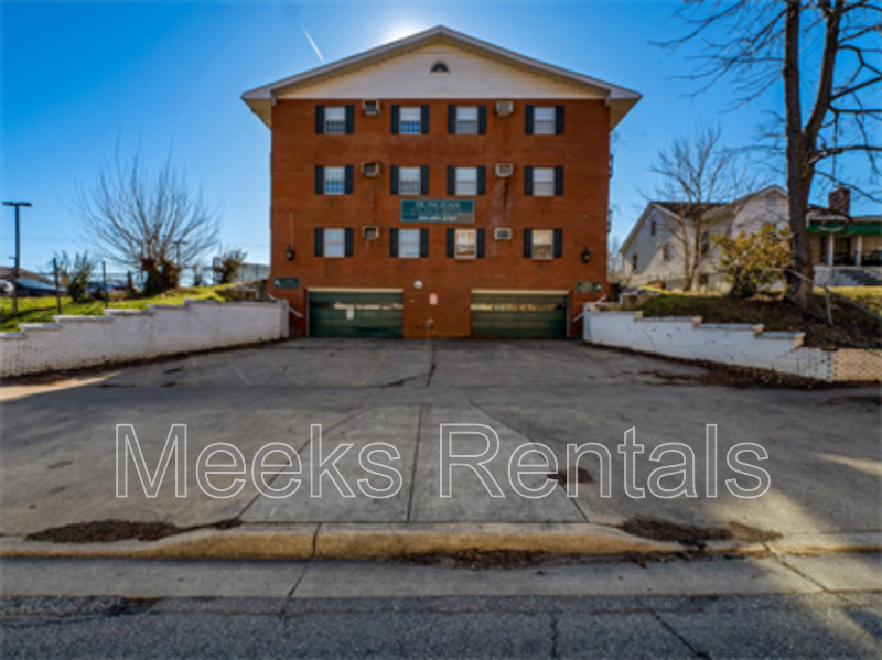 1739 6th Ave #B10 - Photo 2 of 7