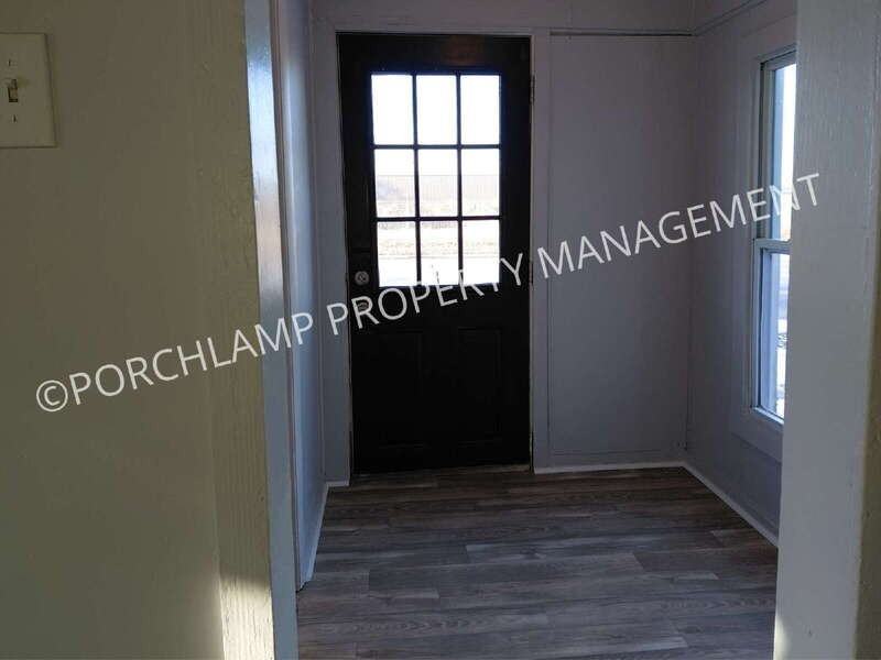 403 E Broadway Ave - Photo 2 of 19