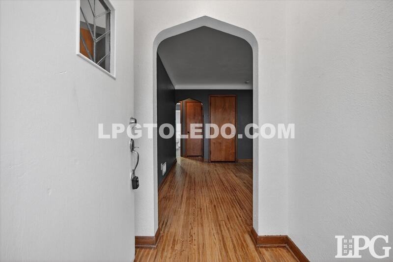 667 Caswell Ave - Photo 4 of 37