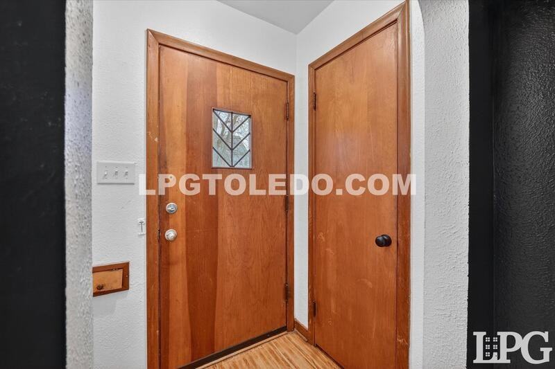 667 Caswell Ave - Photo 5 of 37