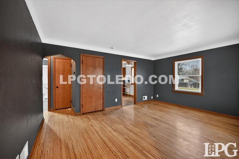 667 Caswell Ave - Photo 6 of 37