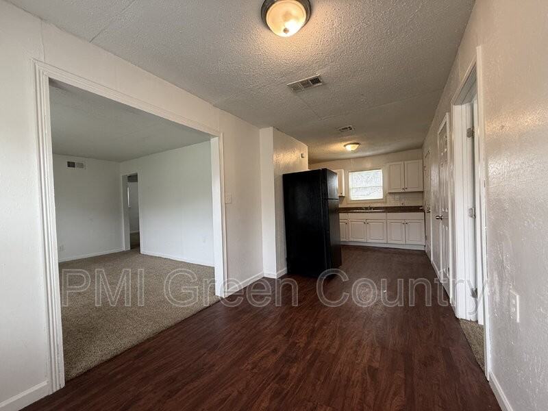 5926 N Frankfort Ave - Photo 4 of 11