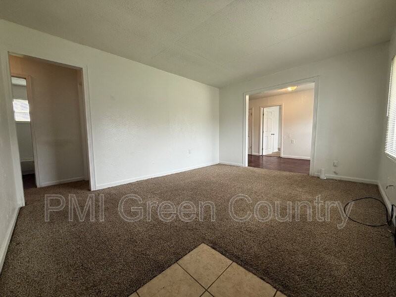 5926 N Frankfort Ave - Photo 5 of 11