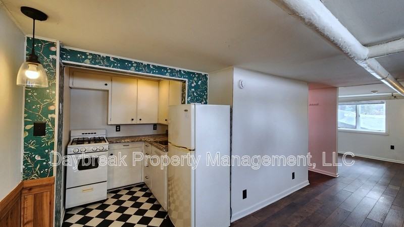 1121 2nd Ave S - Photo 6 of 11