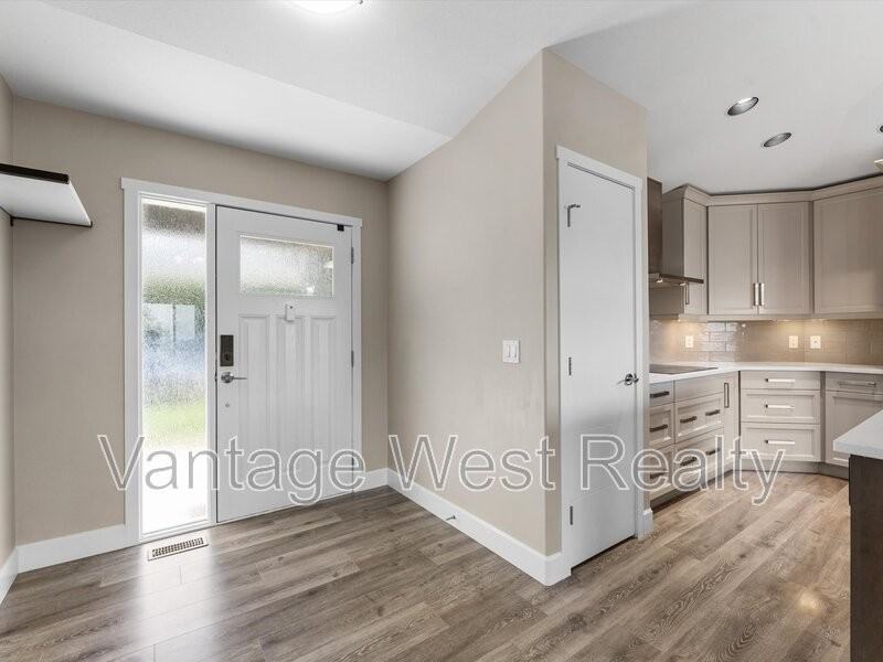 1301 Shaunna Rd - Photo 3 of 34