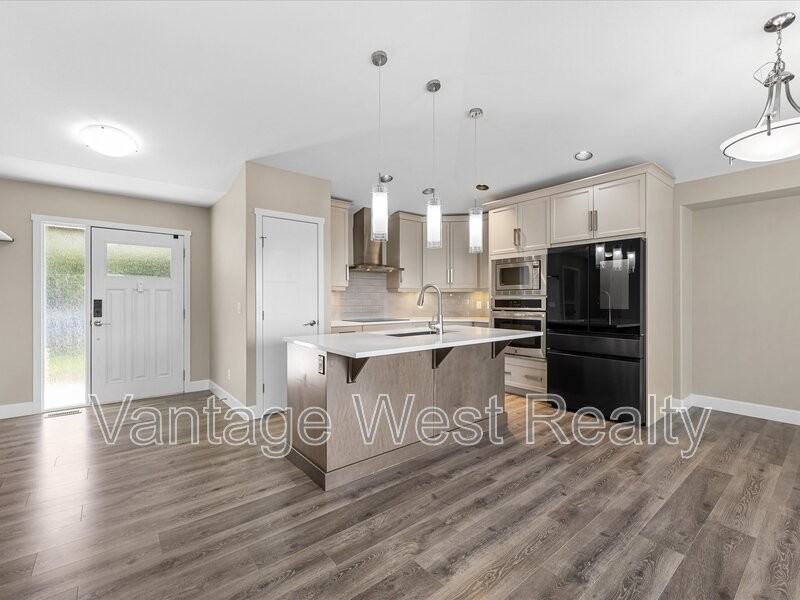 1301 Shaunna Rd - Photo 5 of 34