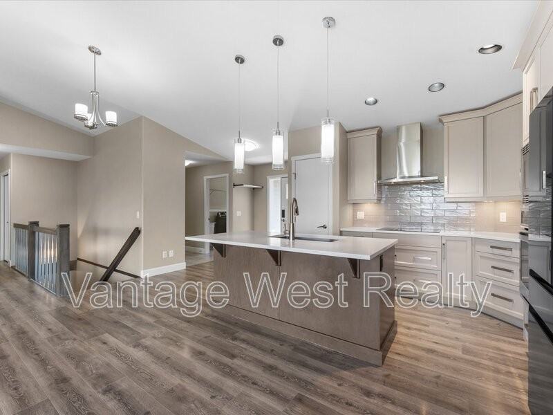 1301 Shaunna Rd - Photo 6 of 34