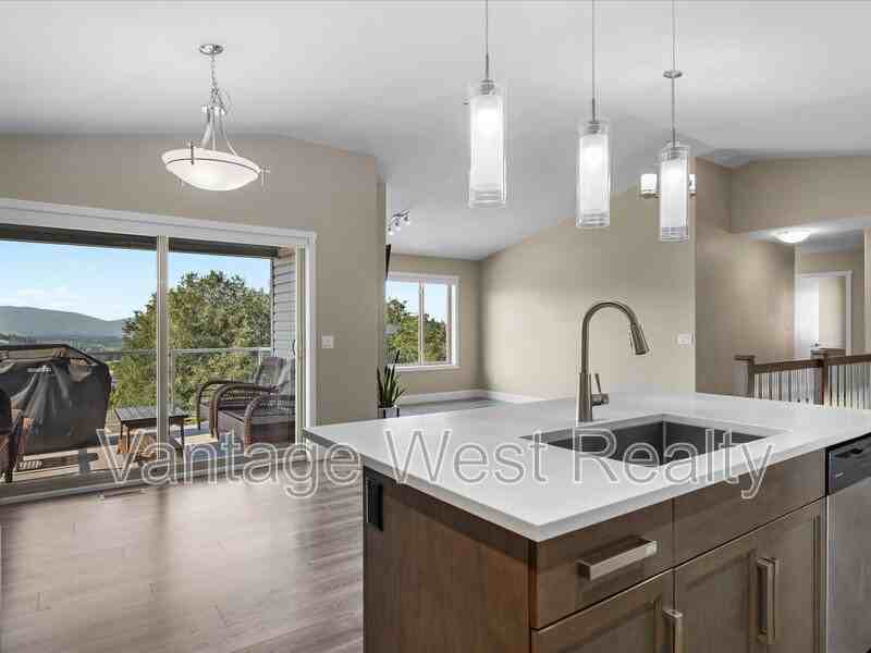 1301 Shaunna Rd - Photo 7 of 34