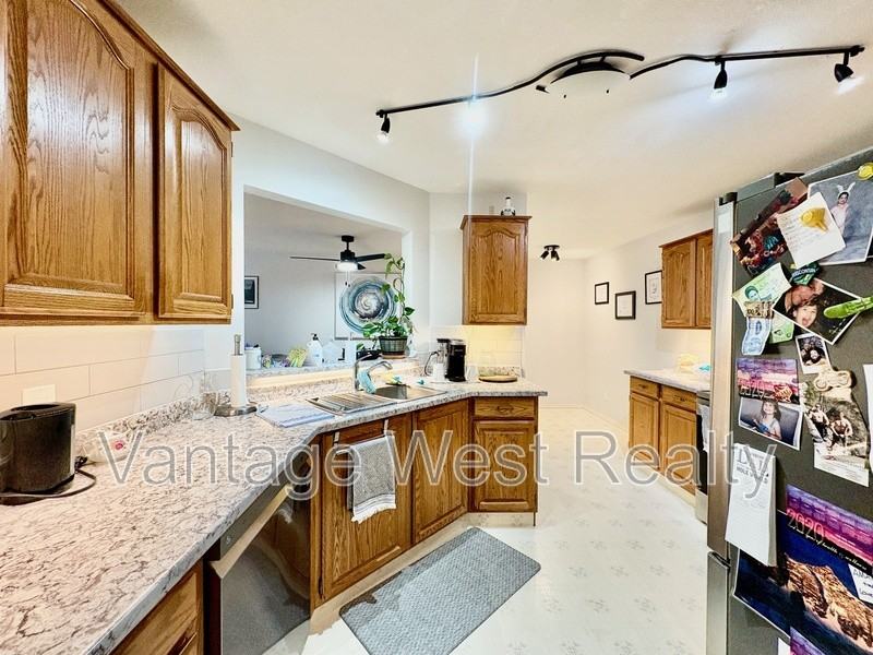 203-1385 Bertram - Photo 3 of 29