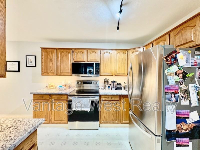 203-1385 Bertram - Photo 4 of 29