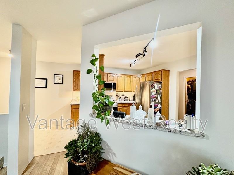 203-1385 Bertram - Photo 7 of 29