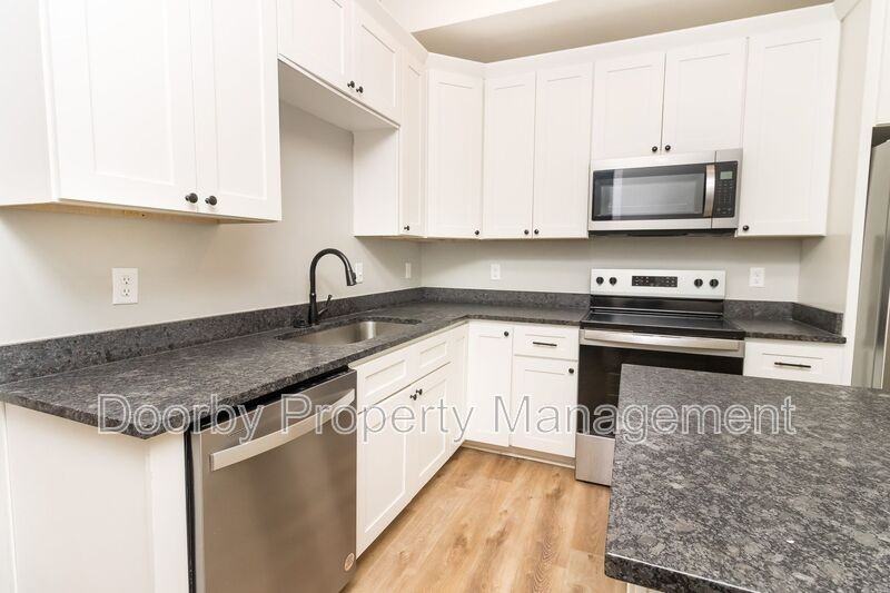 905 W 39th St #A - Photo 6 of 17