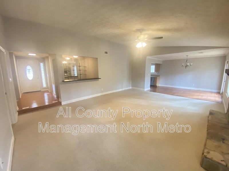 787 Faye Dr Nw - Photo 2 of 13