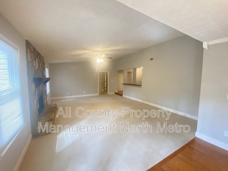 787 Faye Dr Nw - Photo 3 of 13