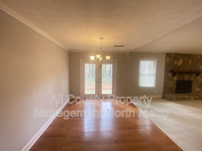 787 Faye Dr Nw - Photo 4 of 13