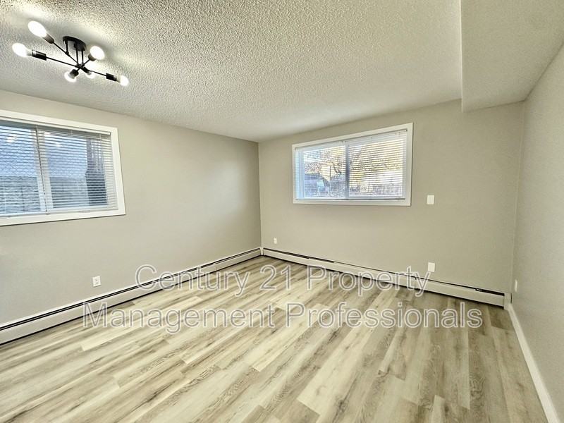 8705-152 Street Nw #3 - Photo 5 of 7