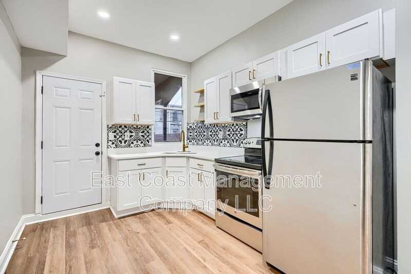 319 S Mount St - Photo 3 of 27