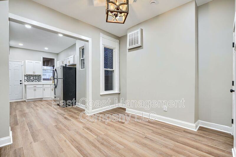 319 S Mount St - Photo 4 of 27