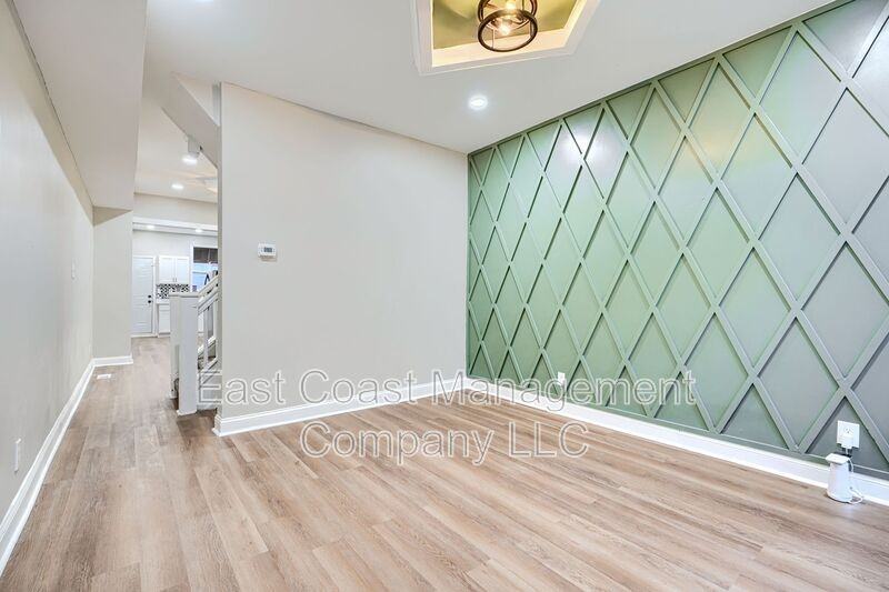 319 S Mount St - Photo 6 of 27