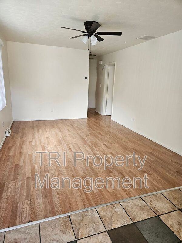 1229 32nd St - Photo 2 of 11