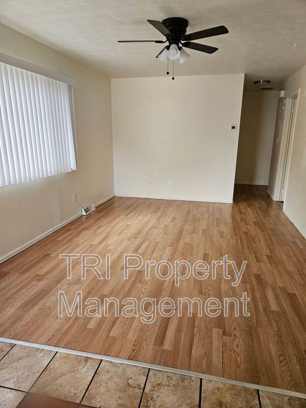 1229 32nd St - Photo 3 of 11