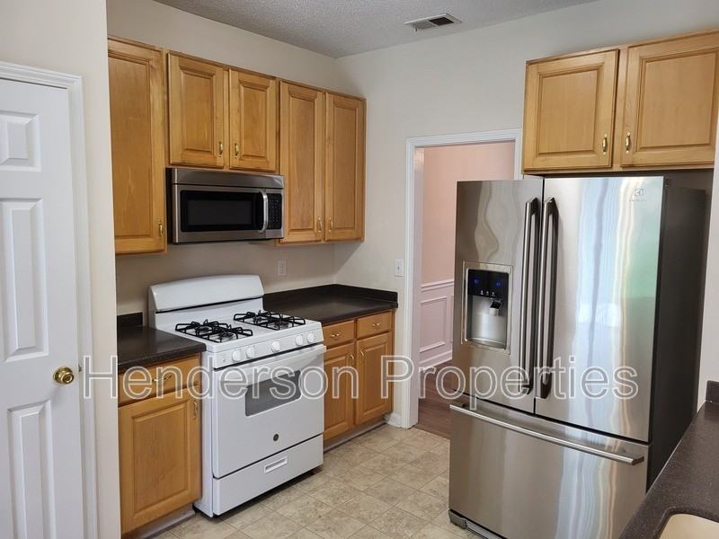 11819 Fox Glen Rd - Photo 3 of 15