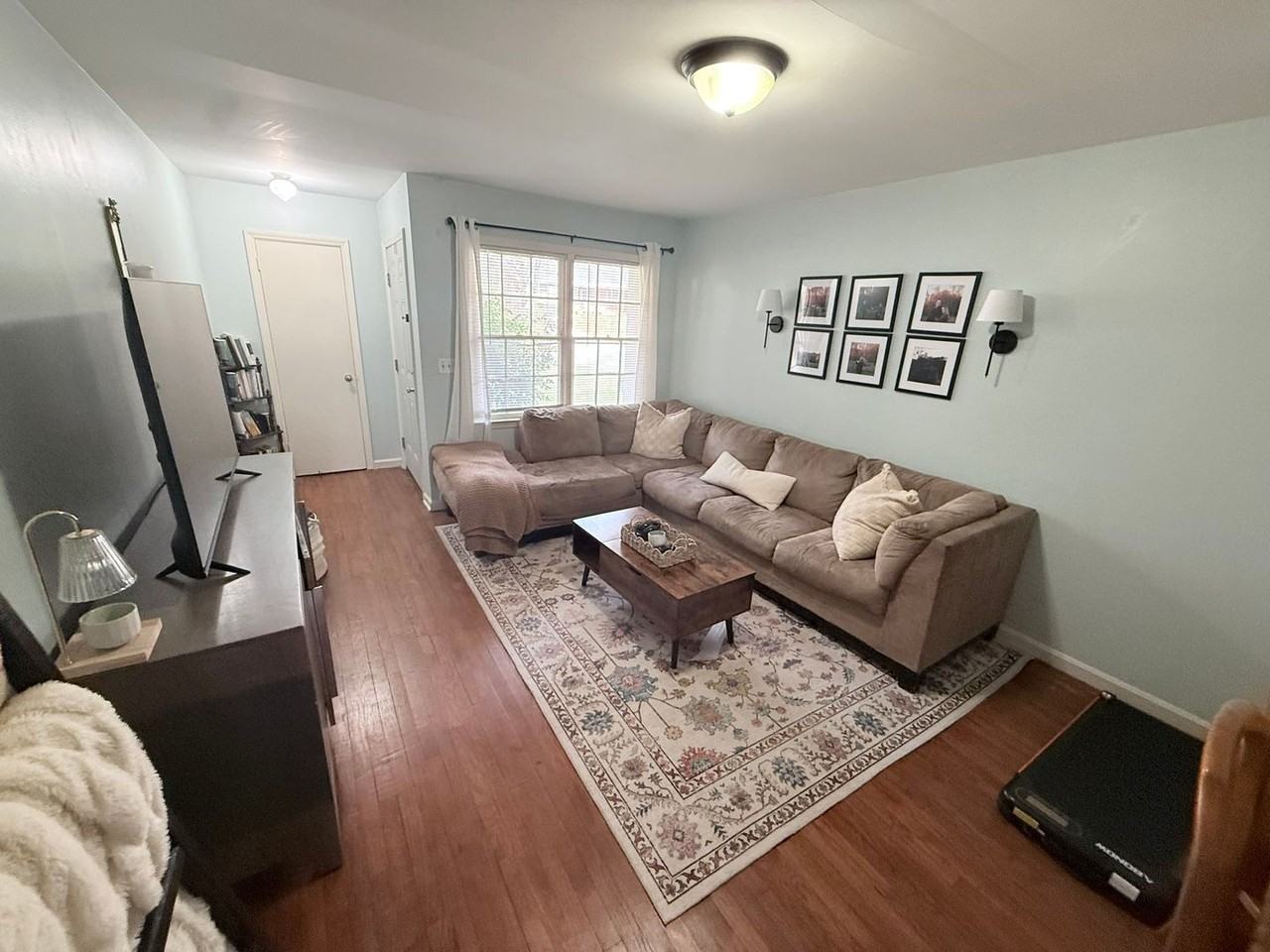180 Riverdale Dr - Photo 3 of 10