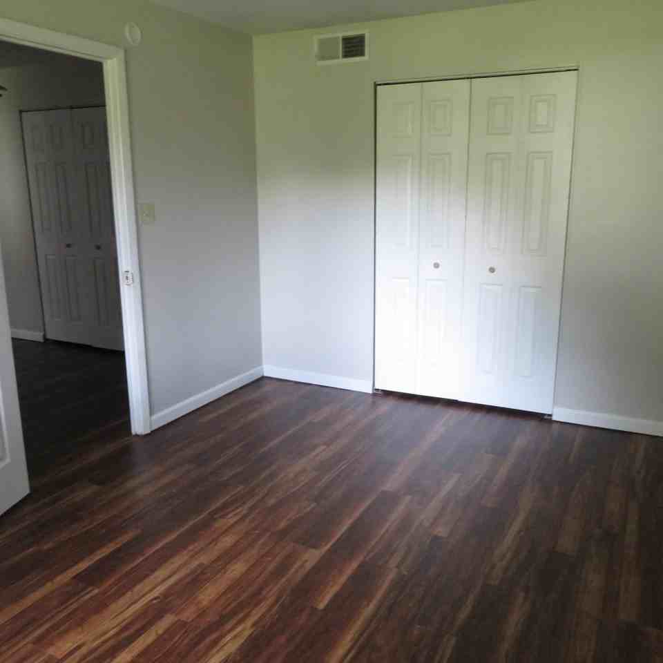 BRITTANY APTS -- 042 - Photo 5 of 17