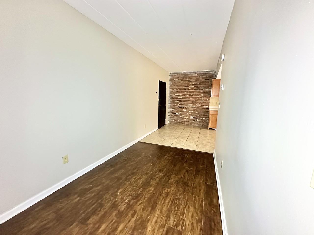 BRADFORD APARTMENTS -- 094 - Photo 6 of 16