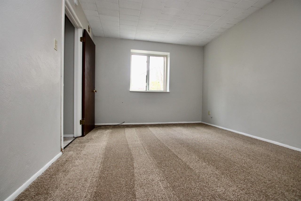 AMADELL APARTMENTS -- 005 - Photo 6 of 13