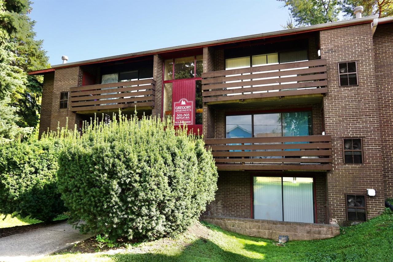 GREGORY APARTMENTS -- 102 - Photo 2 of 13