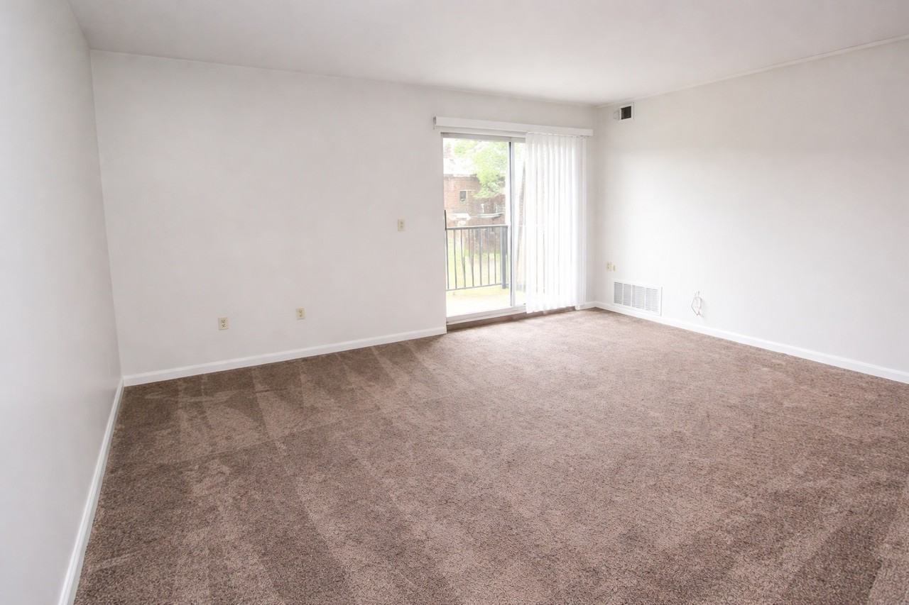 KELLY STREET APARTMENTS -- 100 - Photo 2 of 7