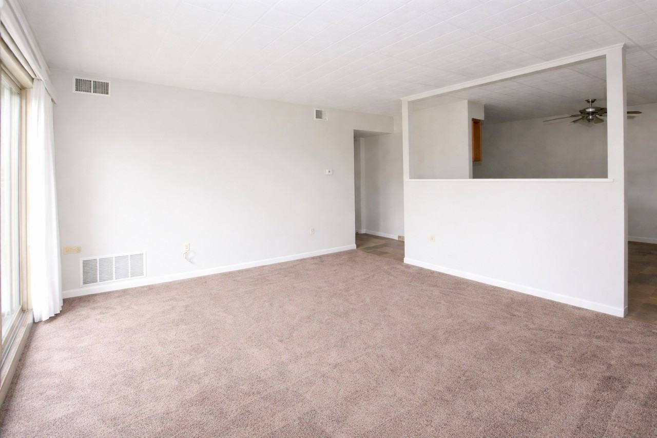 KELLY STREET APARTMENTS -- 100 - Photo 3 of 7