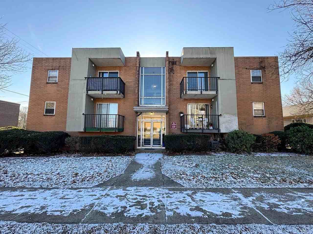 KELLY STREET APARTMENTS -- 100 - Photo 7 of 7