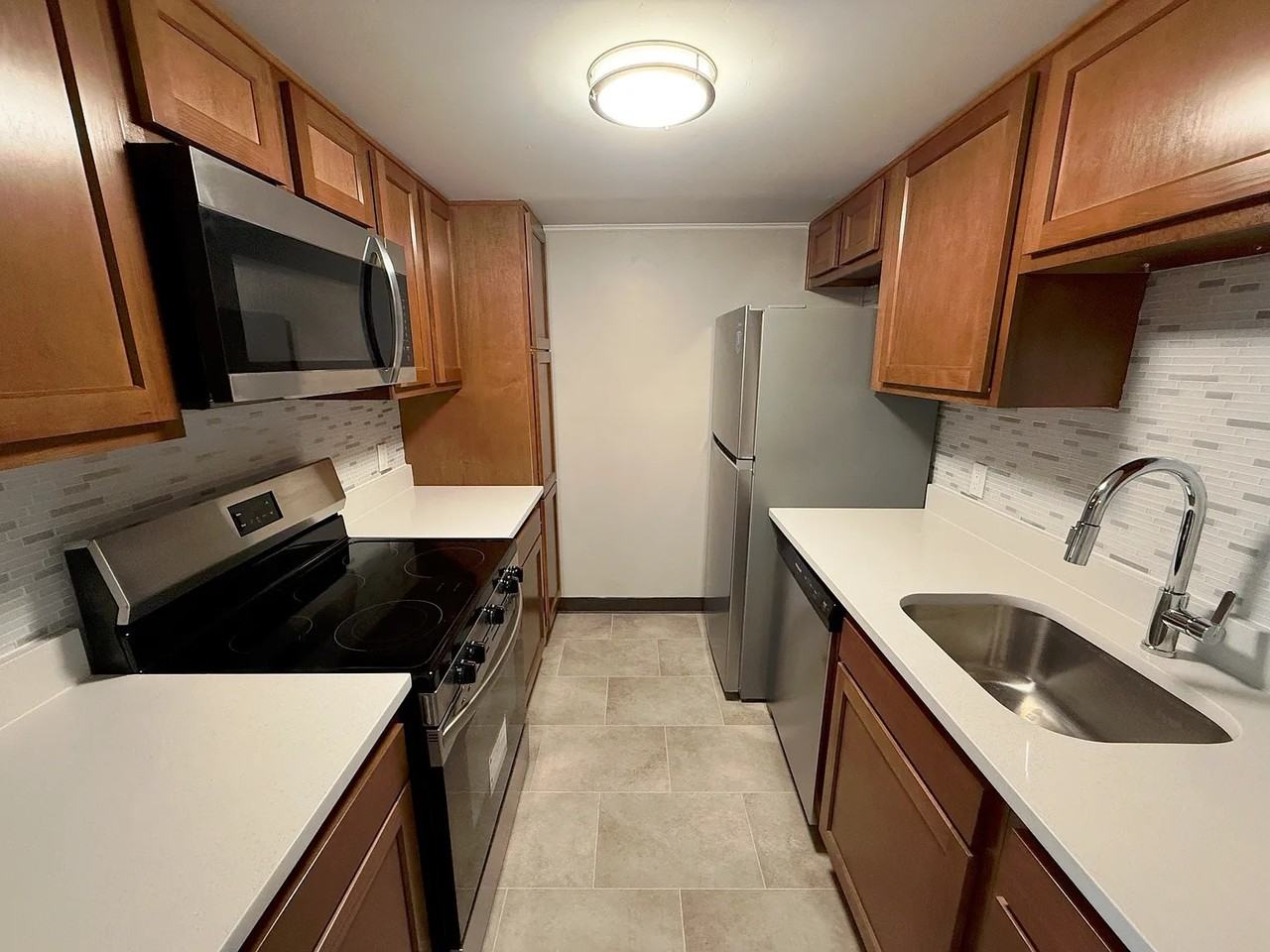 CHURCHILL SQUARE -- 318 - Photo 6 of 13