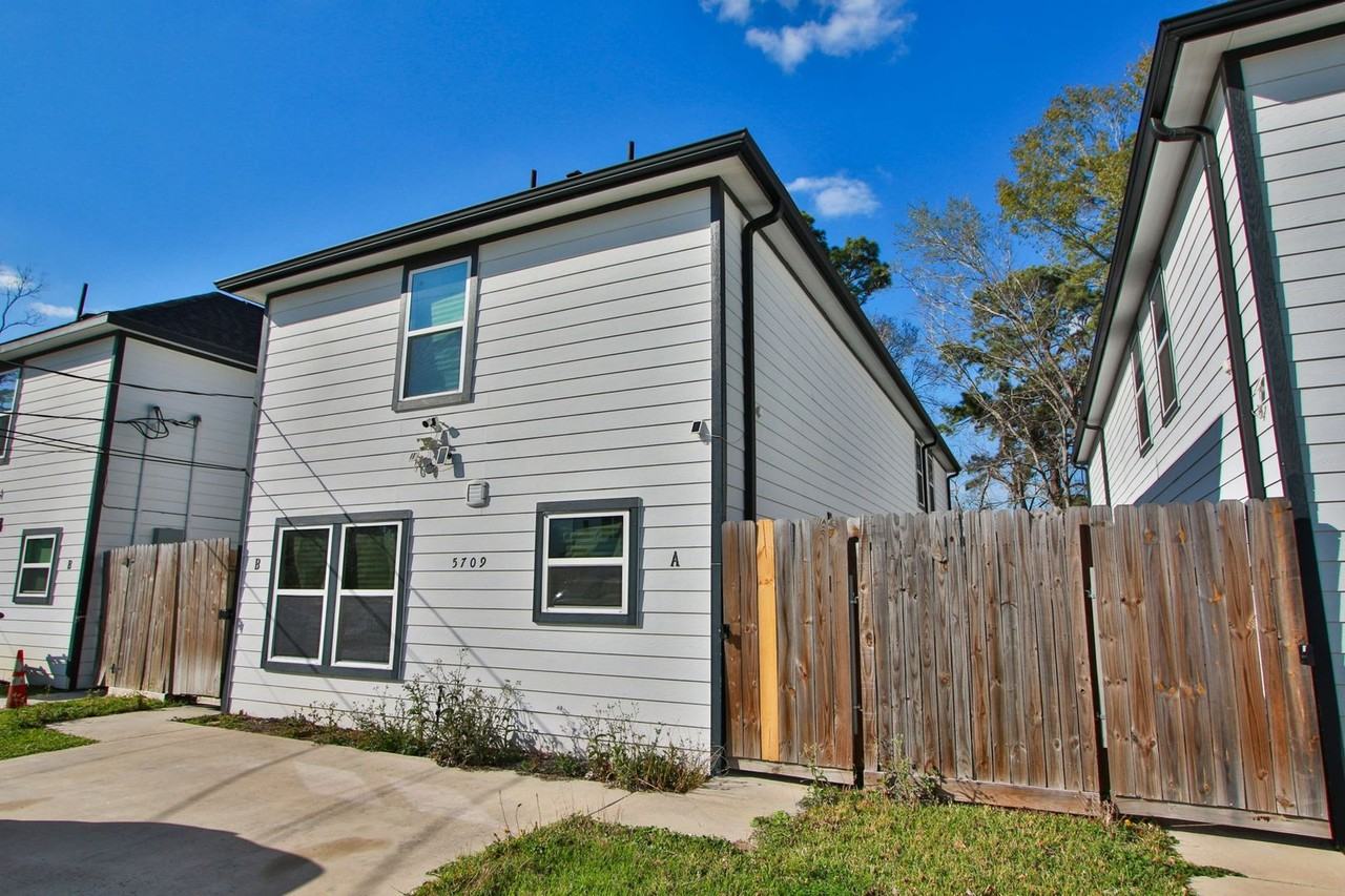 5709 Breland St #A - Photo 4 of 33