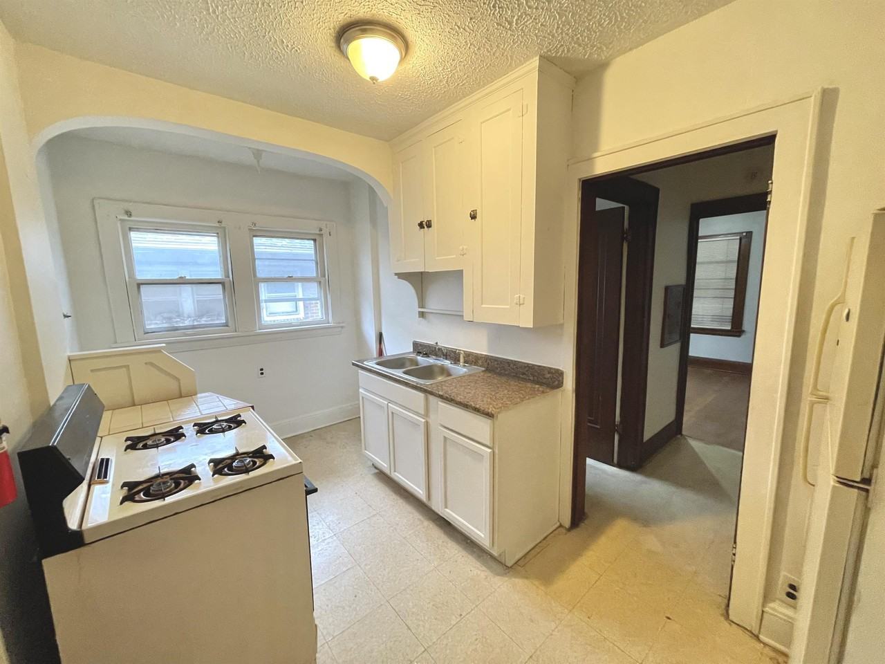 689 Schiller Avenue - Photo 6 of 10