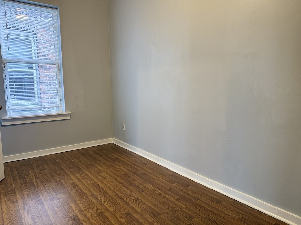 8833 South Exchange Avenue - Photo 7 of 11